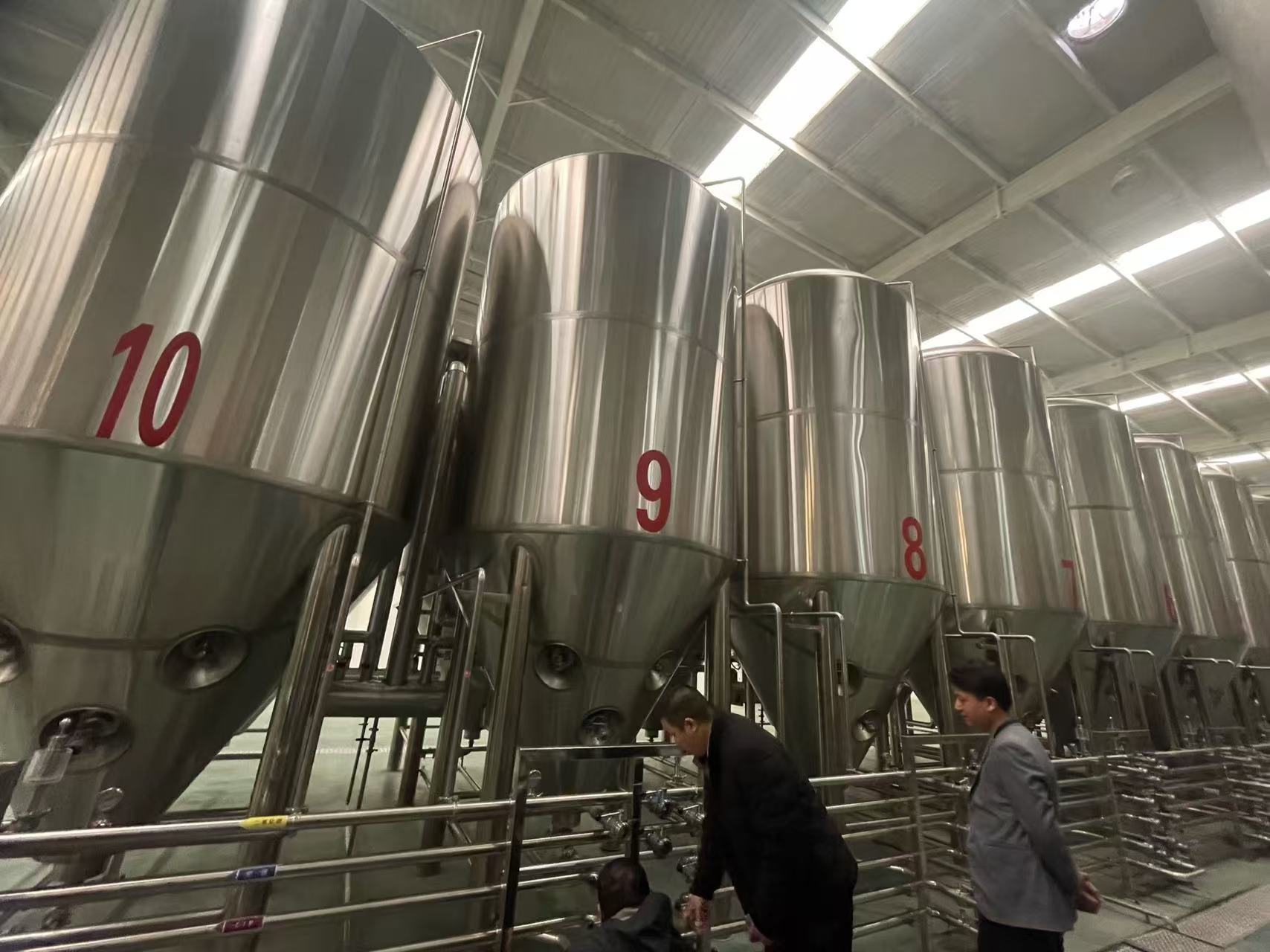 东方精酿啤酒设备厂—平面布置、设备设计、制造、调试、培训等一条龙服务